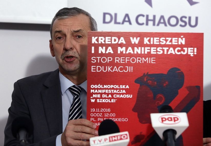 Protest ZNP. Nauczyciele usypią kopiec z kredy przed Sejmem