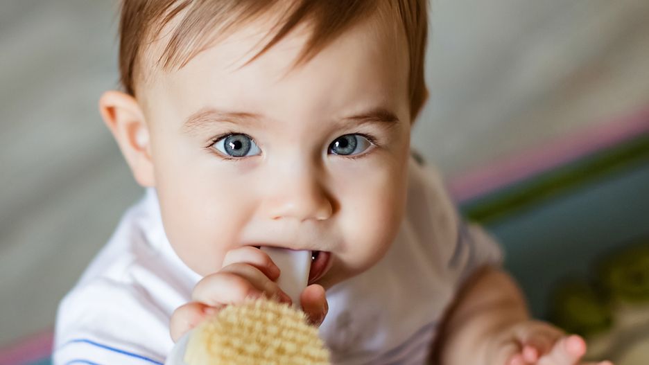 Jak zadbać o włosy malucha? Jak często je myć i jakich kosmetyków używać?