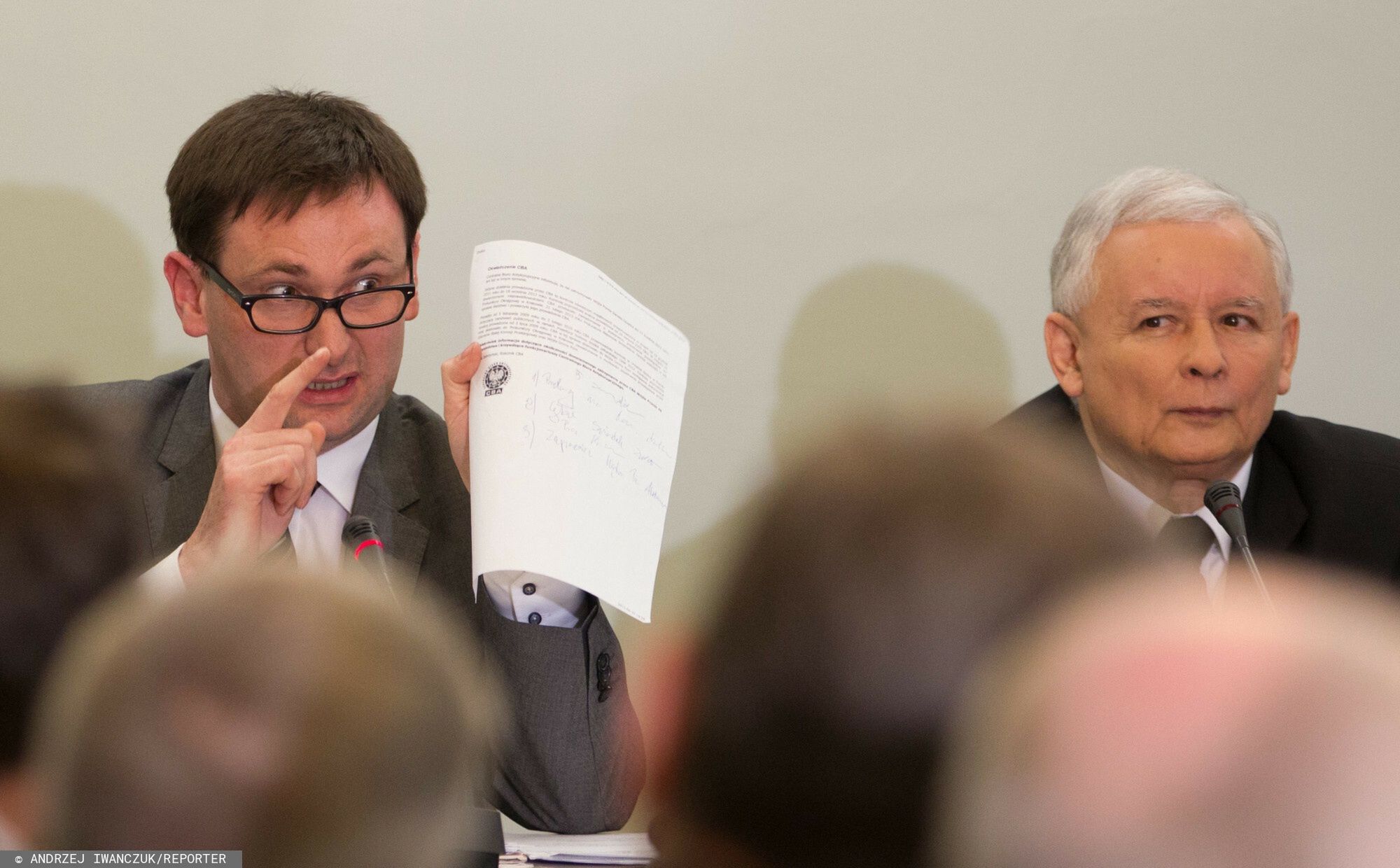 Posiedzenie Sejmu08.05.2013 Warszawa Sejm Posiedzenie Zespolu Parlamentarnego ds. Obrony Demokratycznego Panstwa Prawa N/z wojt gminy Pcim Daniel Obajtek , prezes PiS Jaroslaw Kaczynski   fot Andrzej Iwanczuk/REPORTERAndrzej Iwanczuk/REPORTER