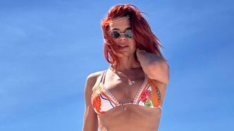 Odziana w bikini Natasza Urbańska prezentuje na plaży płaski brzuch (FOTO)
