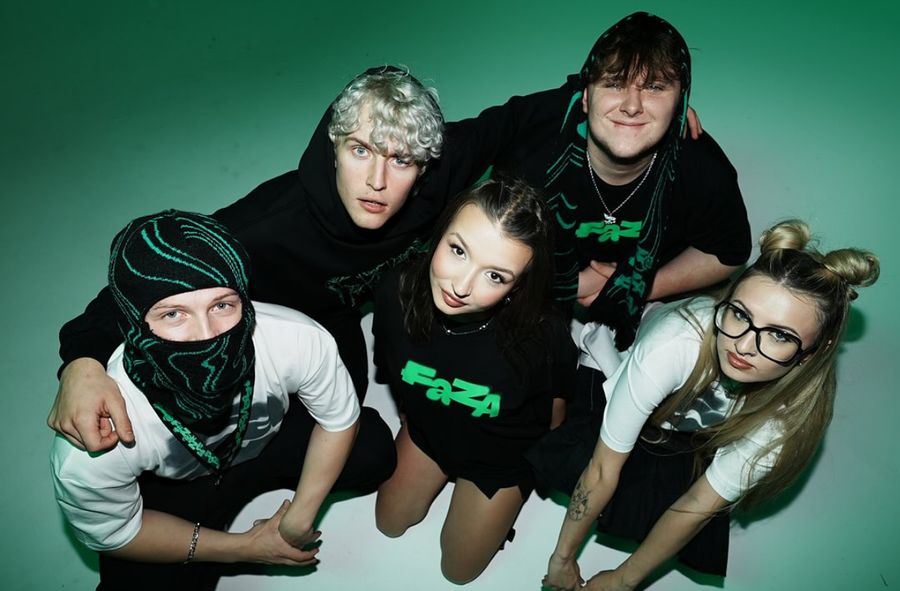 FAZA wypuszcza własny merch. Ile kosztują ubrania?