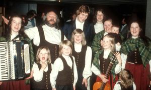 Rodzinny mit i jego pęknięcia. Mroczna historia Kelly Family