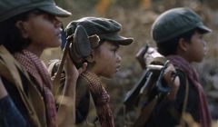 "Najpierw zabili mojego ojca" - Angelina Jolie o życiu w czasach reżimu