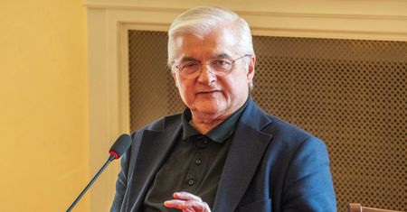 Sąd zdecydował ws. Cimoszewicza. W tle potrącenie rowerzystki