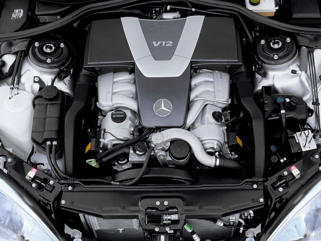 Nawet silniki V12 Mercedesa należy traktować jako coś dla kolekcjonera. Tu wydatki idą w tysiące.