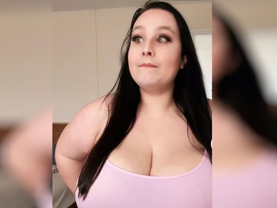 Przez ogromne piersi ponad dwa lata nie wychodziła z domu