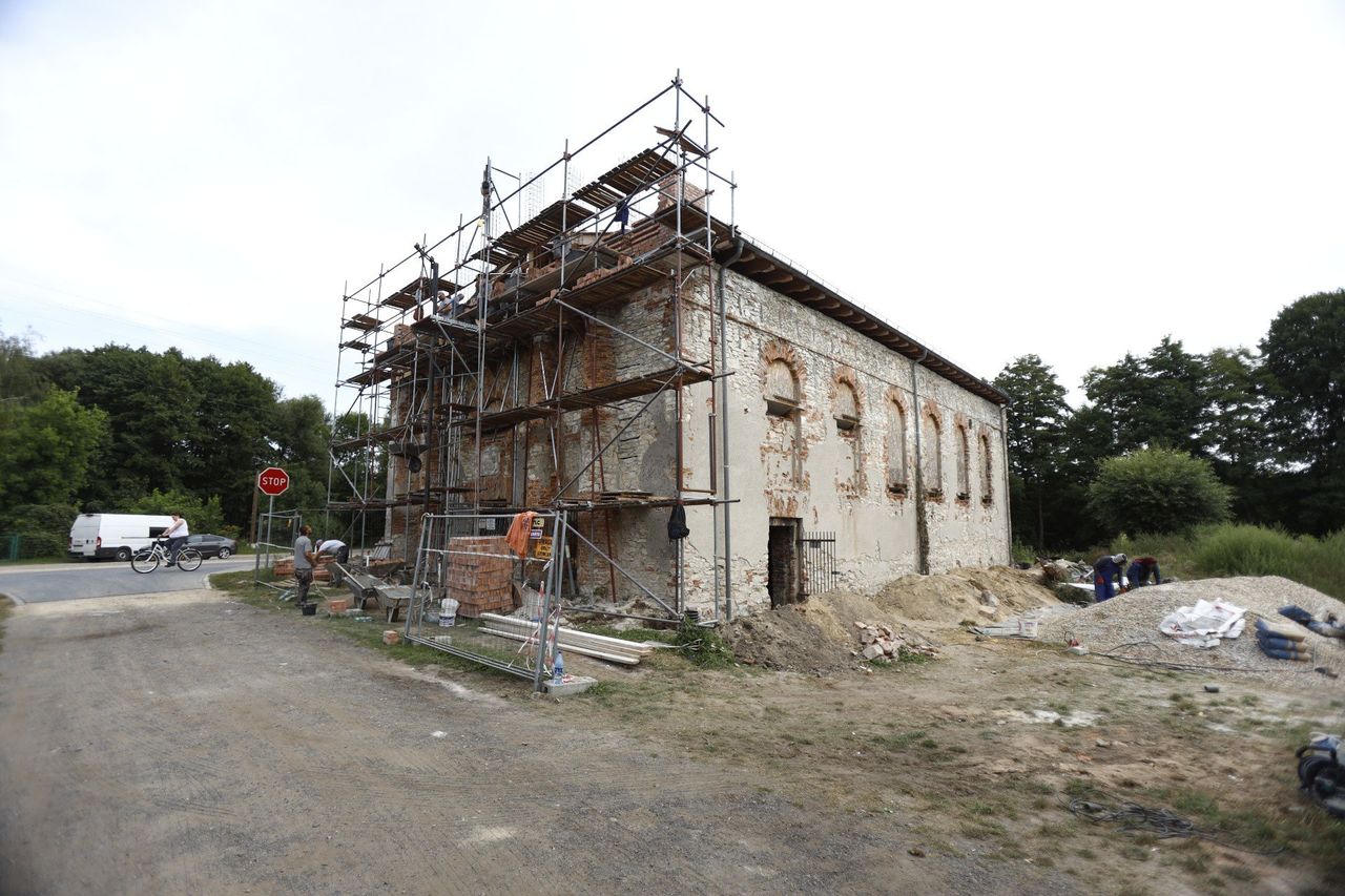Krzepice: Renowacja historycznego zabytku. Trwa drugi etap odbudowy synagogi