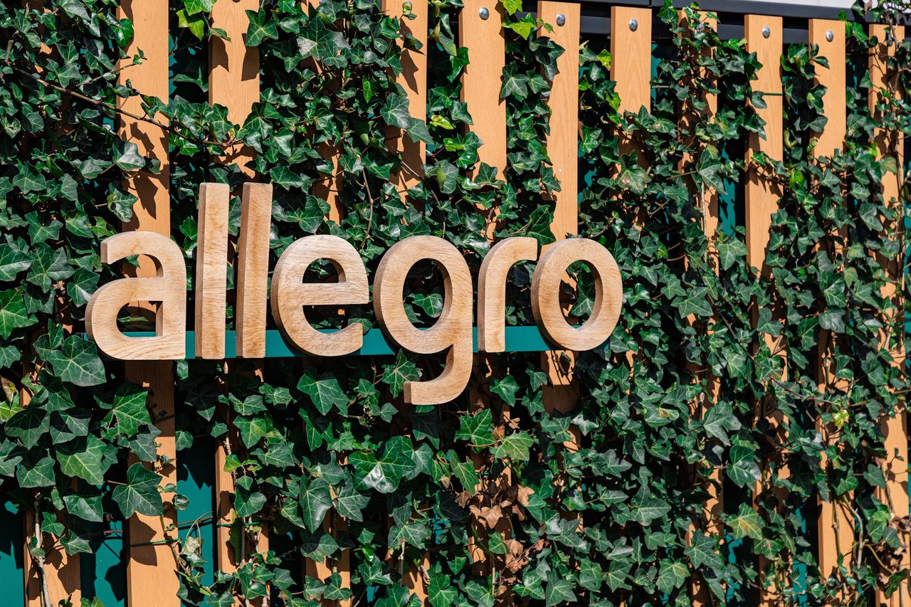 Allegro pozwane przez konkurencyjną platformę. Gigant odpiera zarzuty