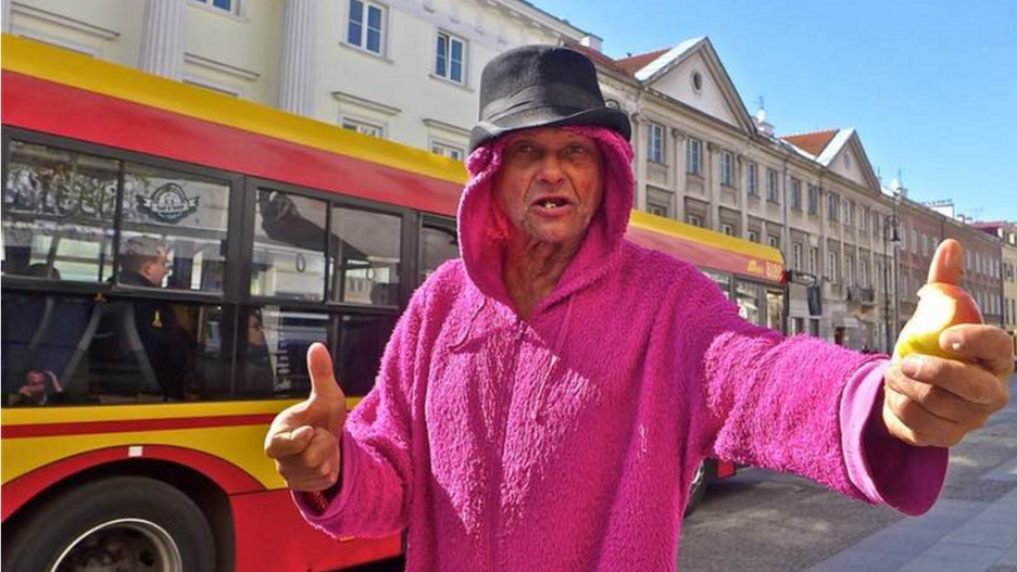 Przez wiele lat Czarny Roman był nieodłącznym elementem Warszawy, którą traktował jak własne mieszkanie