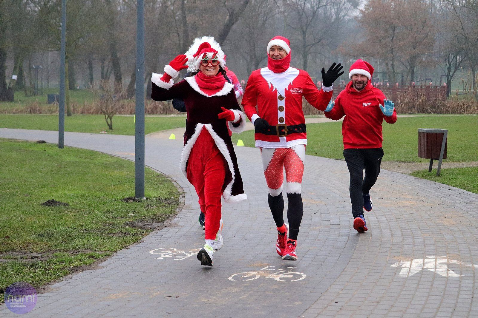 Mikołajowy parkrun w parku na Słodowie we Włocławku, 6 grudnia 2025