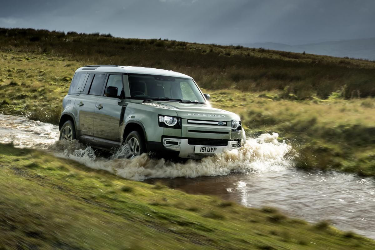 Land Rover Defender P400e