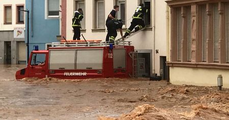 Niemcy i Belgia walczą z powodziami. Tragiczny bilans ulew [WIDEO]