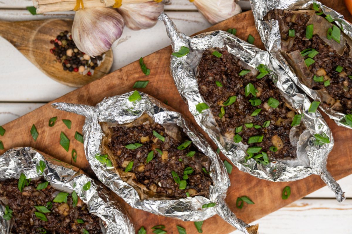 W tym roku przygotuj kaszankę na grilla po królewsku. Z tymi dodatkami smakuje najlepiej