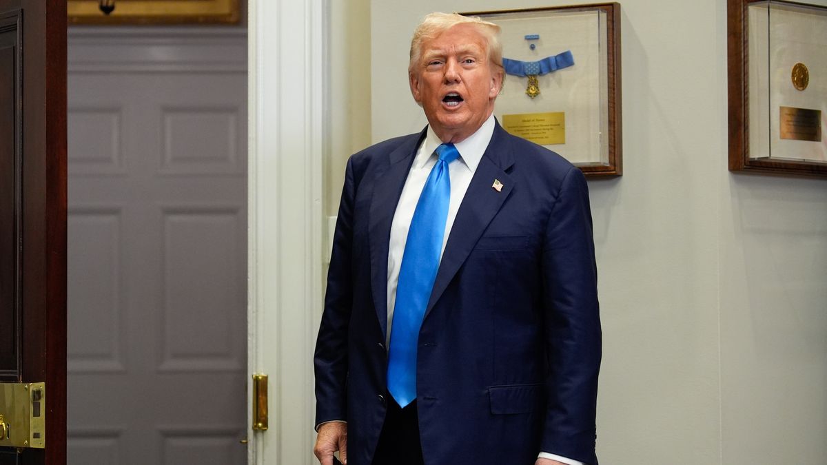 US President Trump signs congressional billepa12273480 US President Donald Trump speaks after he signed a Congressional Bill in the Roosevelt Room at the White House in Washington, DC, USA, 30 July 2025.  EPA/YURI GRIPAS / POOL Dostawca: PAP/EPA.YURI GRIPAS / POOLUS president, White House, US government, VA Home Loan Program Reform Act, Roosevelt Room