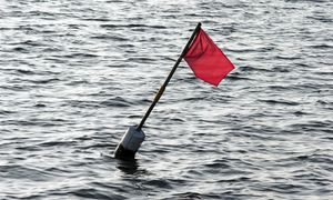 Czerwona flaga nad wodą. Sanepid zamknął kąpieliska w Opolskiem