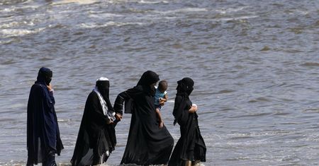Włochy: burmistrzyni kurortu uderza w muzułmanki na plaży