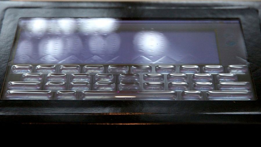 Ekran dotykowy z przyciskami pojawiającymi się na życzenie 1