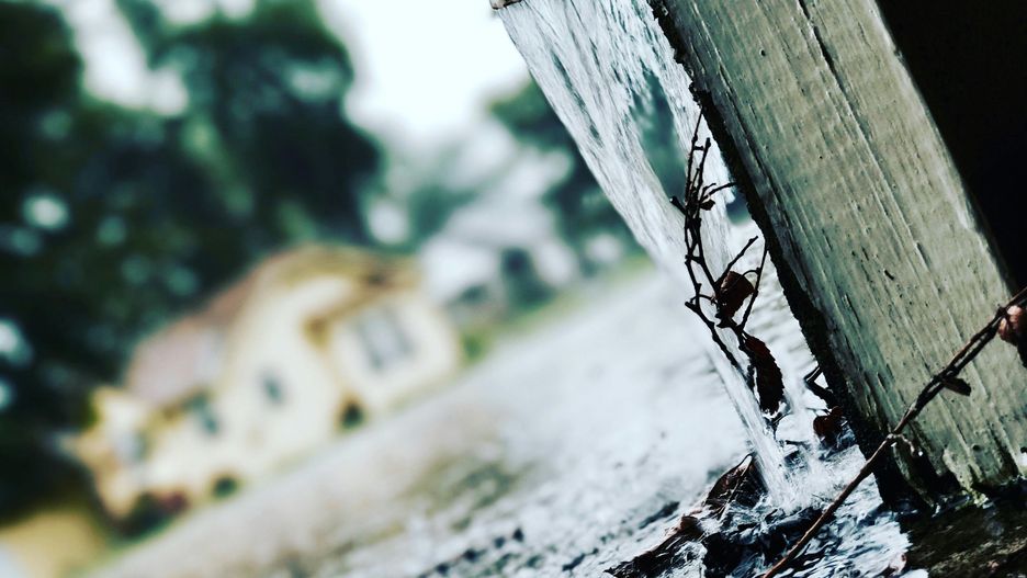 Rynna, kałuża, zalanie, deszcz, ulewa, podtopienie, woda