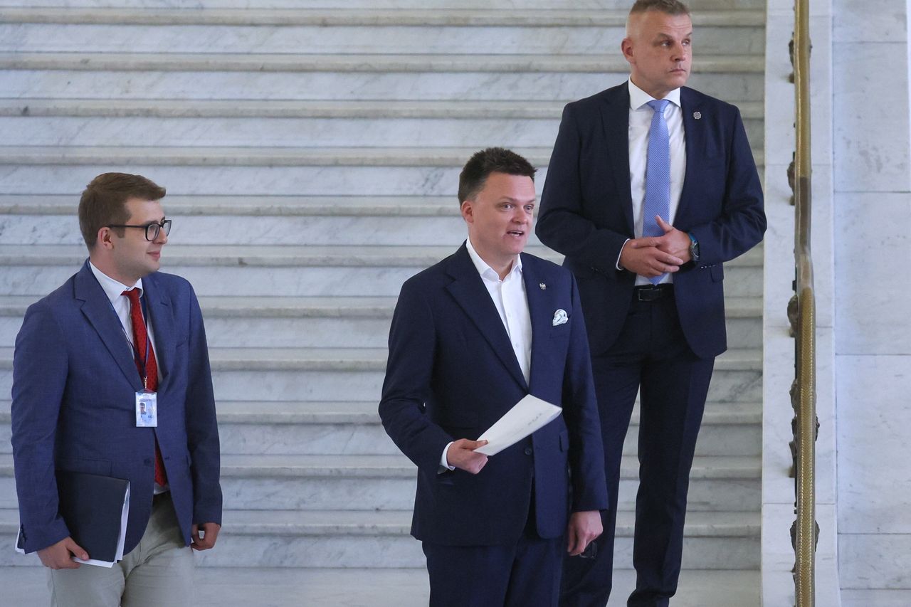 "Niech coś w końcu położy na stole". Hołownia pogania Tuska