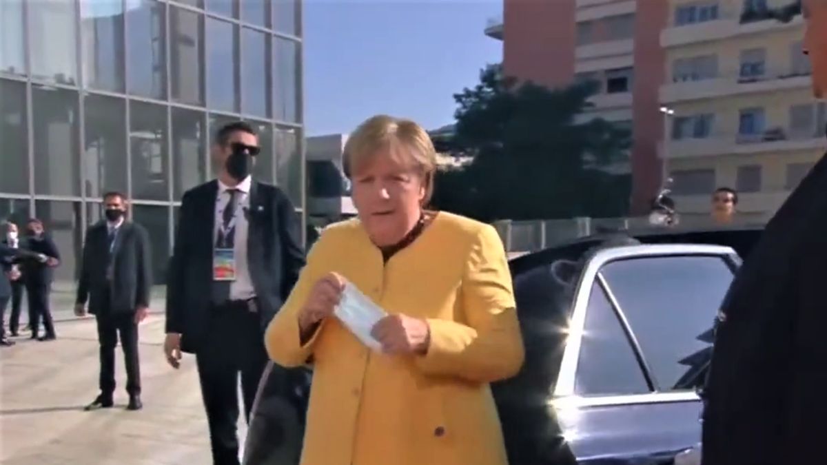 Angela Merkel zdjęła maseczkę w budynku 