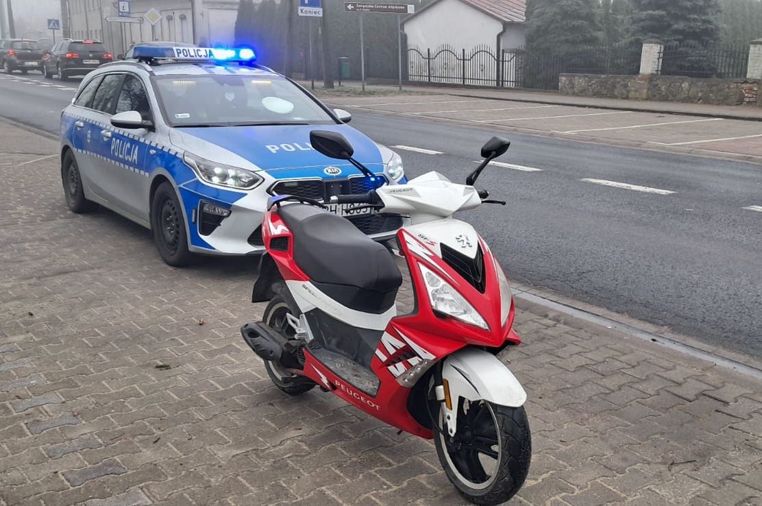 Policjanci zatrzymali 32-latka na skradzionym skuterze