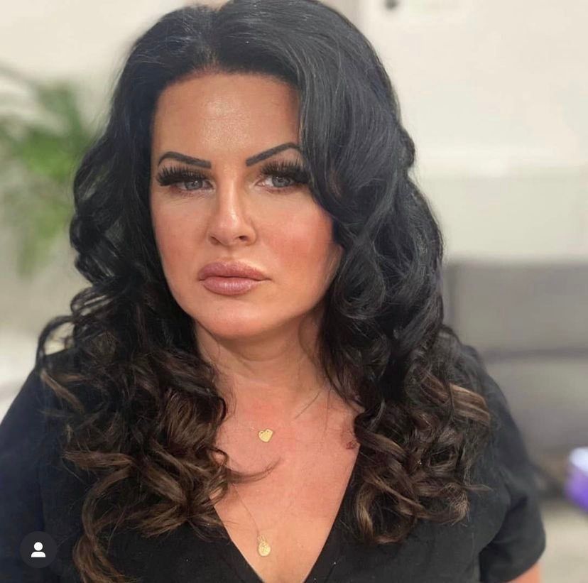 Edzia z "Królowych Życia" i jej nowe zęby wysyłają pozdrowienia na Instagramie
