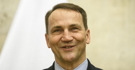 Sikorski wytoczył ciężkie działa. Odpowiedział Szydło