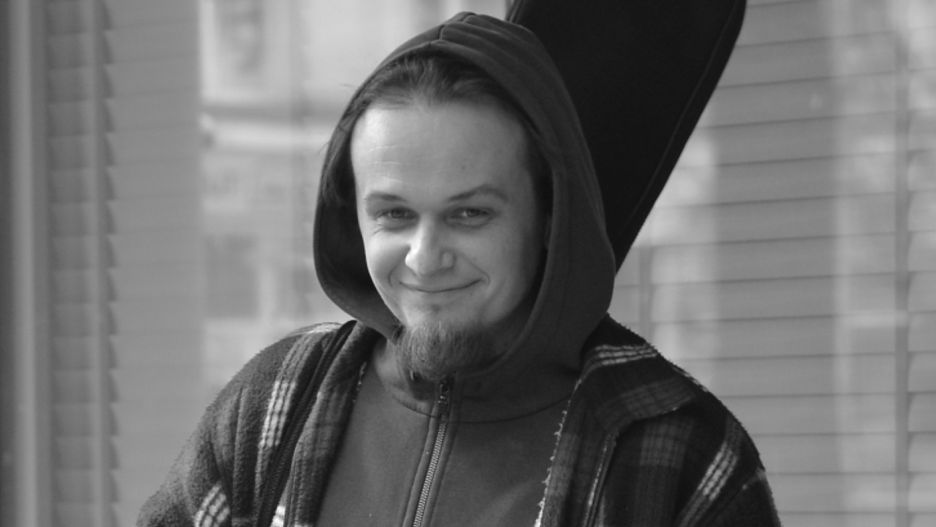 Bart Sosnowski pod studiem "Dzień Dobry TVN" w marcu 2020 r.