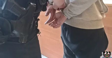 23-latka postrzelona przed mieszkaniem. Sąsiedzi usłyszeli zarzuty