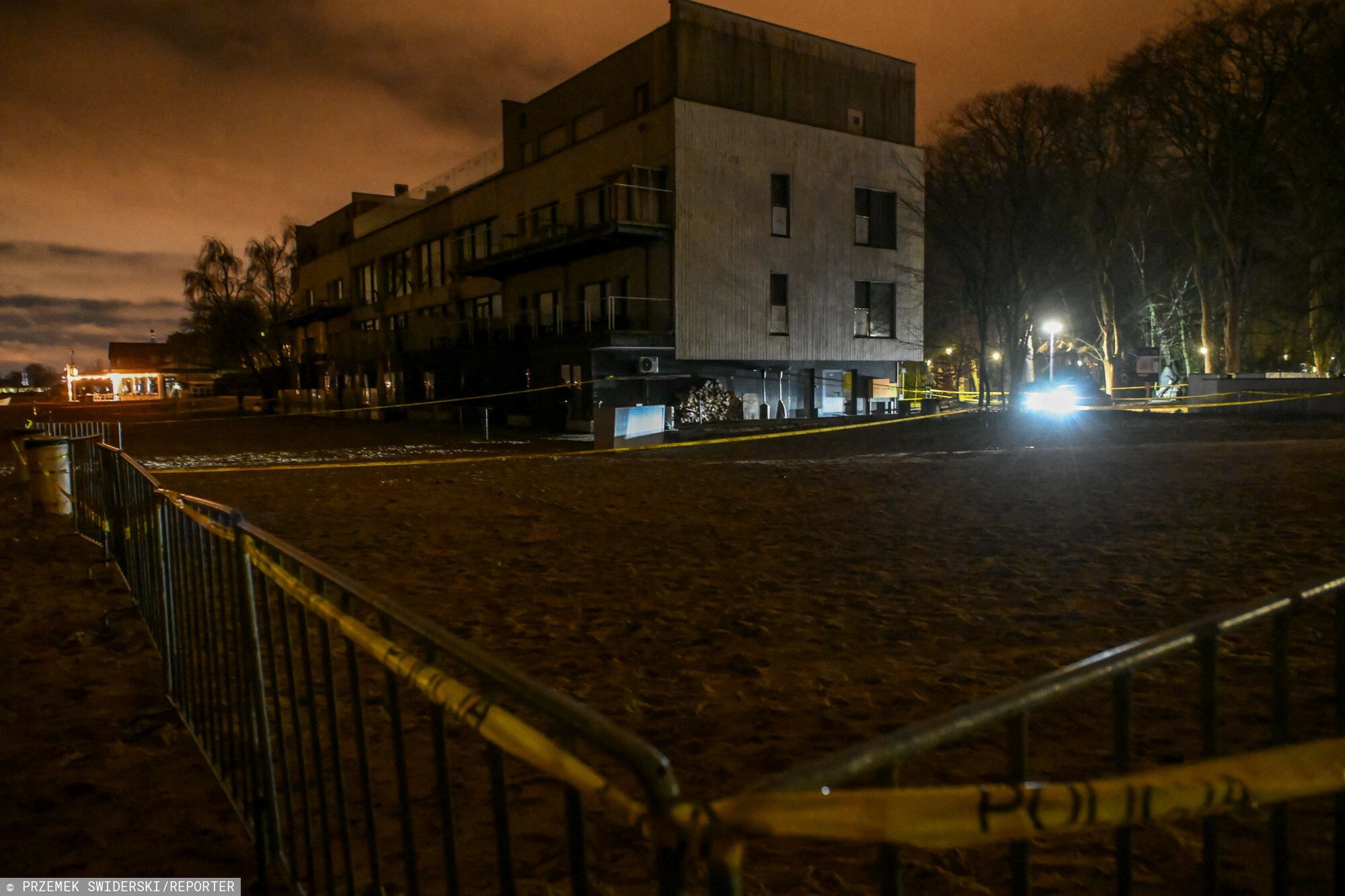 Działania policji na terenie dawnej Zatoki Sztuki