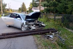 Ciężarna uderzyła w słup. Była kompletnie pijana, wiozła dwulatkę