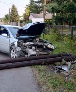 Ciężarna uderzyła w słup. Była kompletnie pijana, wiozła dwulatkę