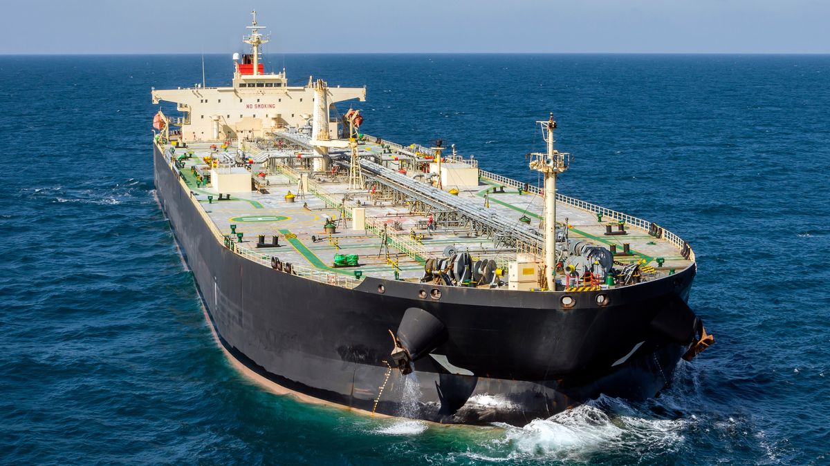 Ceny ropy w górę. Granica 75 dolarów za baryłkę już przekroczona. Na zdjęciu tankowiec przewożący ropę