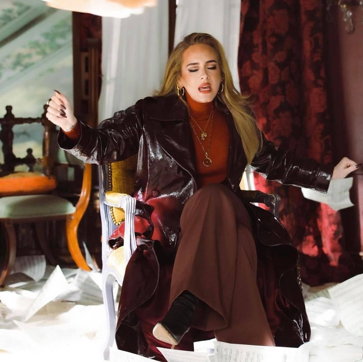 Adele ukazuje kulisy kręcenia teledysku do "Easy on Me"