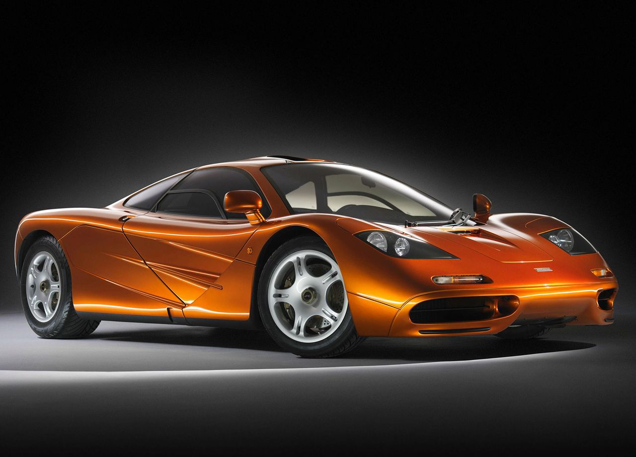 McLaren F1 (Pojemność 6,1 l ; Moc 627 KM ; Przyspieszenie 0-100 km/h 3,2 s ; Prędkość maksymalna 388 km/h)