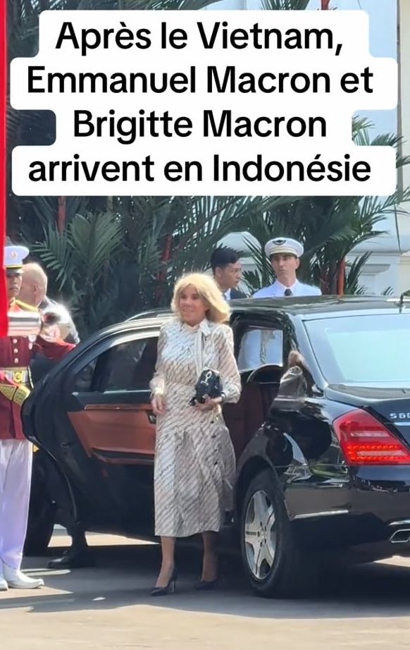 Emmanuel i Brigitte Macronowie w Dżakarcie