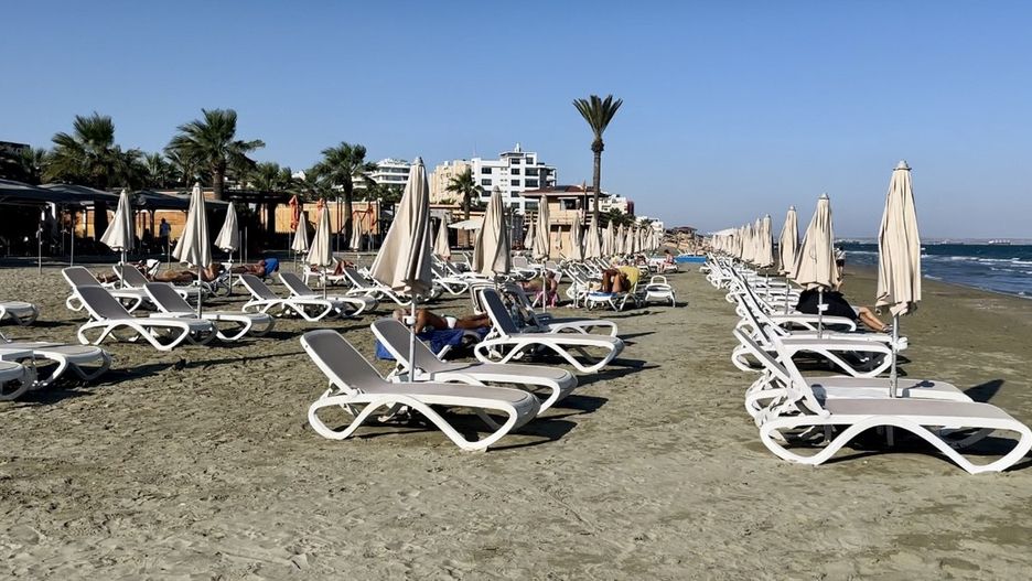 Na plażach nie ma takich tłumów, jak w czasie wakacji 