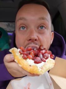 Książulo spróbował drożdżówkę za 59 zł. Warto wydać tyle pieniędzy?