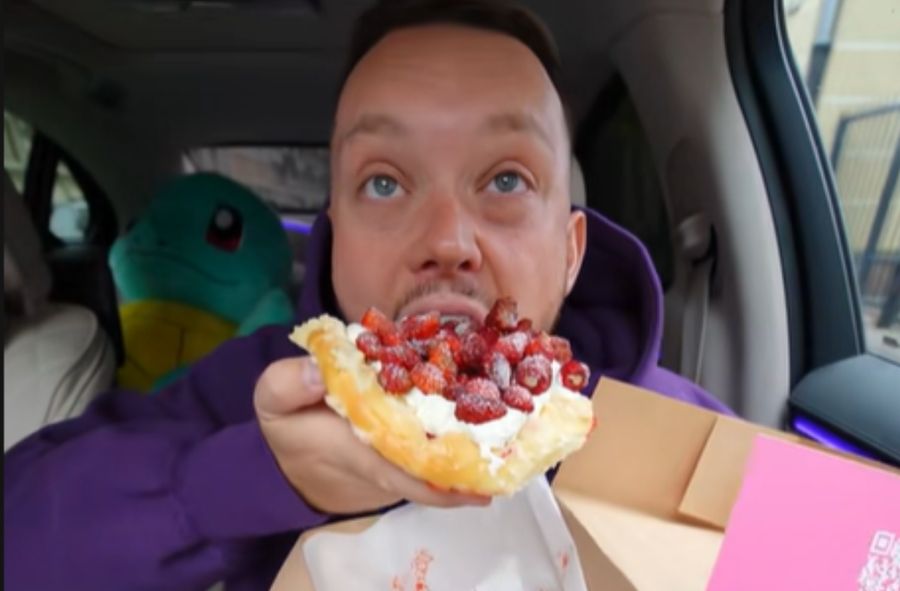 Książulo spróbował drożdżówkę za 59 zł