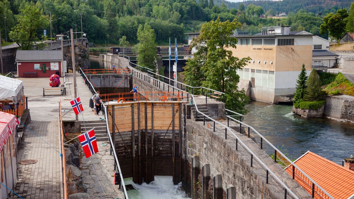 Na zdjęciu kanał w mieście Ulefoss, w którym mieści się siedziba władz gminy Nome. To w tej gminie znaleziono złoża