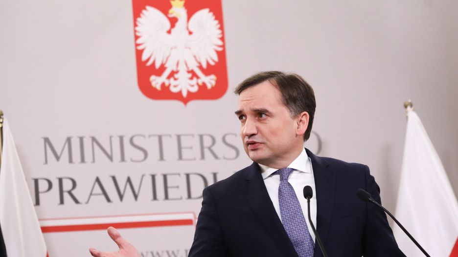 Warszawa, 06.12.2022. Minister sprawiedliwości, prokurator generalny Zbigniew Ziobro podczas konferencji prasowej "Wytyczne Prokuratora Generalnego w zakresie przeciwdziałania przemocy domowej", 6 bm. w siedzibie Ministerstwa Sprawiedliwości w Warszawie. (mr) PAP/Tomasz Gzell