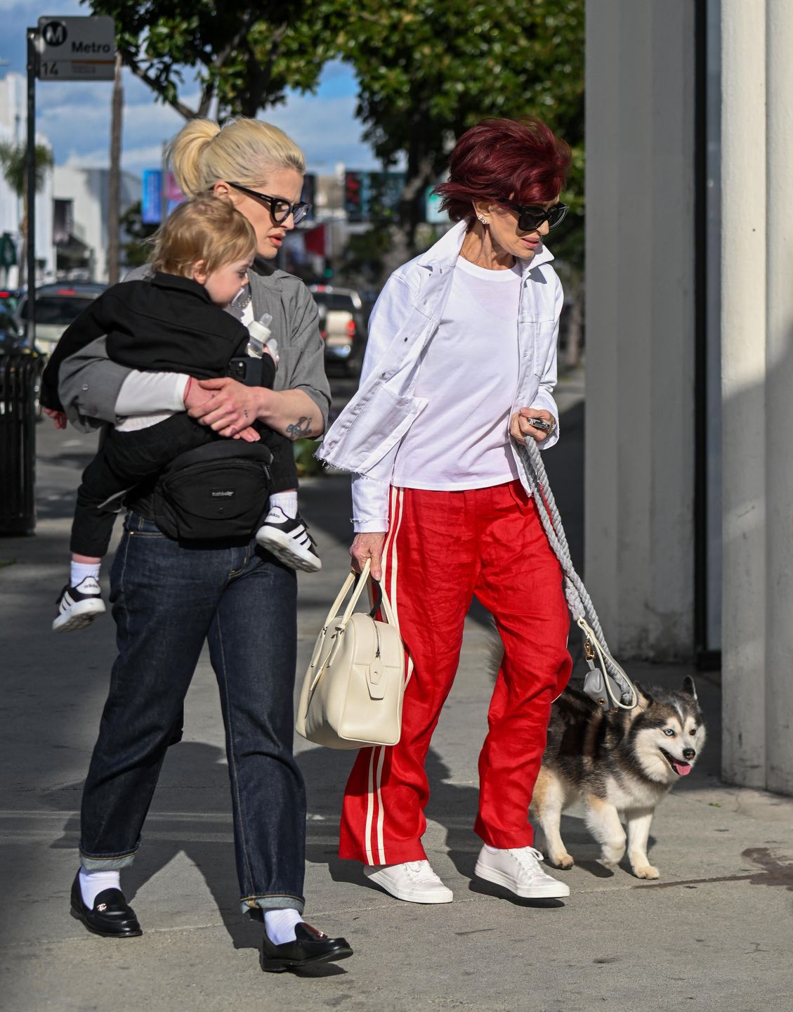 Odchudzone Sharon i Kelly Osbourne snują się po mieście