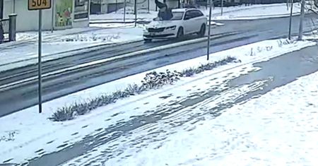 Koszmarny wypadek na pasach w Braniewie. Pieszy był bez szans