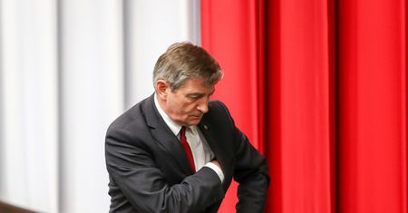 Marszałek Kuchciński znów szasta pieniędzmi. Wyda prawie 600 MILIONÓW na posłów!