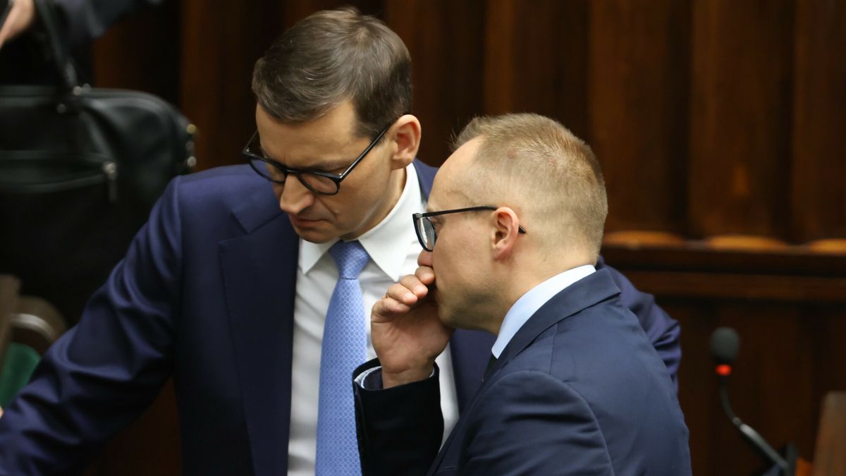 52. posiedzenie Sejmu IX kadencji
13.04.2022 Warszawa Sejm 52. posiedzenie Sejmu IX kadencji  Fot. Andrzej Iwanczuk/REPORTER
n/z: Mateusz Morawiecki, Artur Sobon
Andrzej Iwanczuk/REPORTER