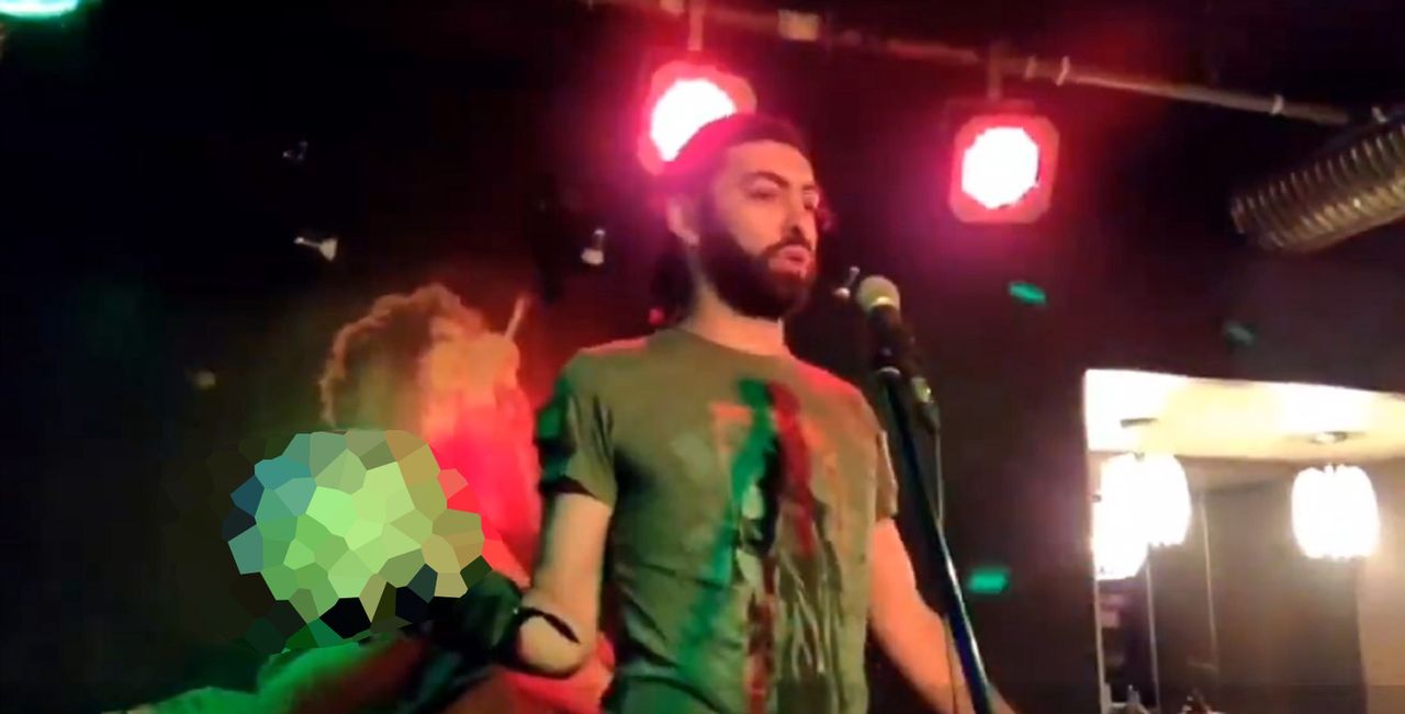 Makabryczne nagranie. Trzymał czaszkę Ukraińca na scenie