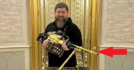 Ramzan Kadyrow prezentuje swoją kolekcję broni. Oto jego skarby