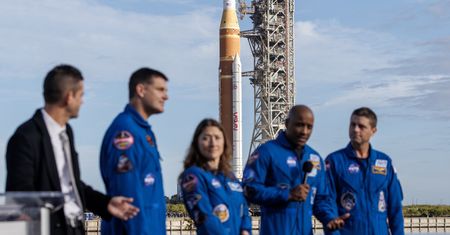 NASA gotowa na misję księżycową Artemis II. Rakieta stanęła już na wyrzutni