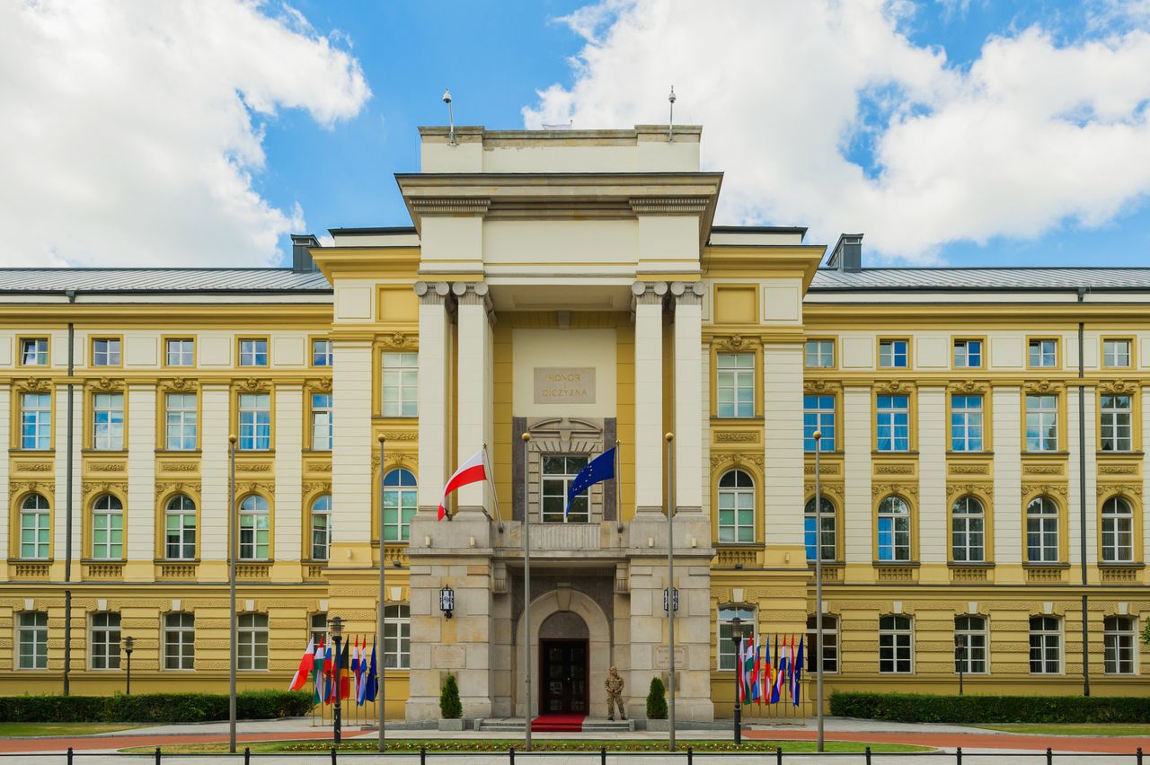 Marcin Walentynowicz zrezygnował w środę ze stanowiska dyrektora Centralnego Ośrodka Informatyki (COI) - podała Kancelaria Premiera.