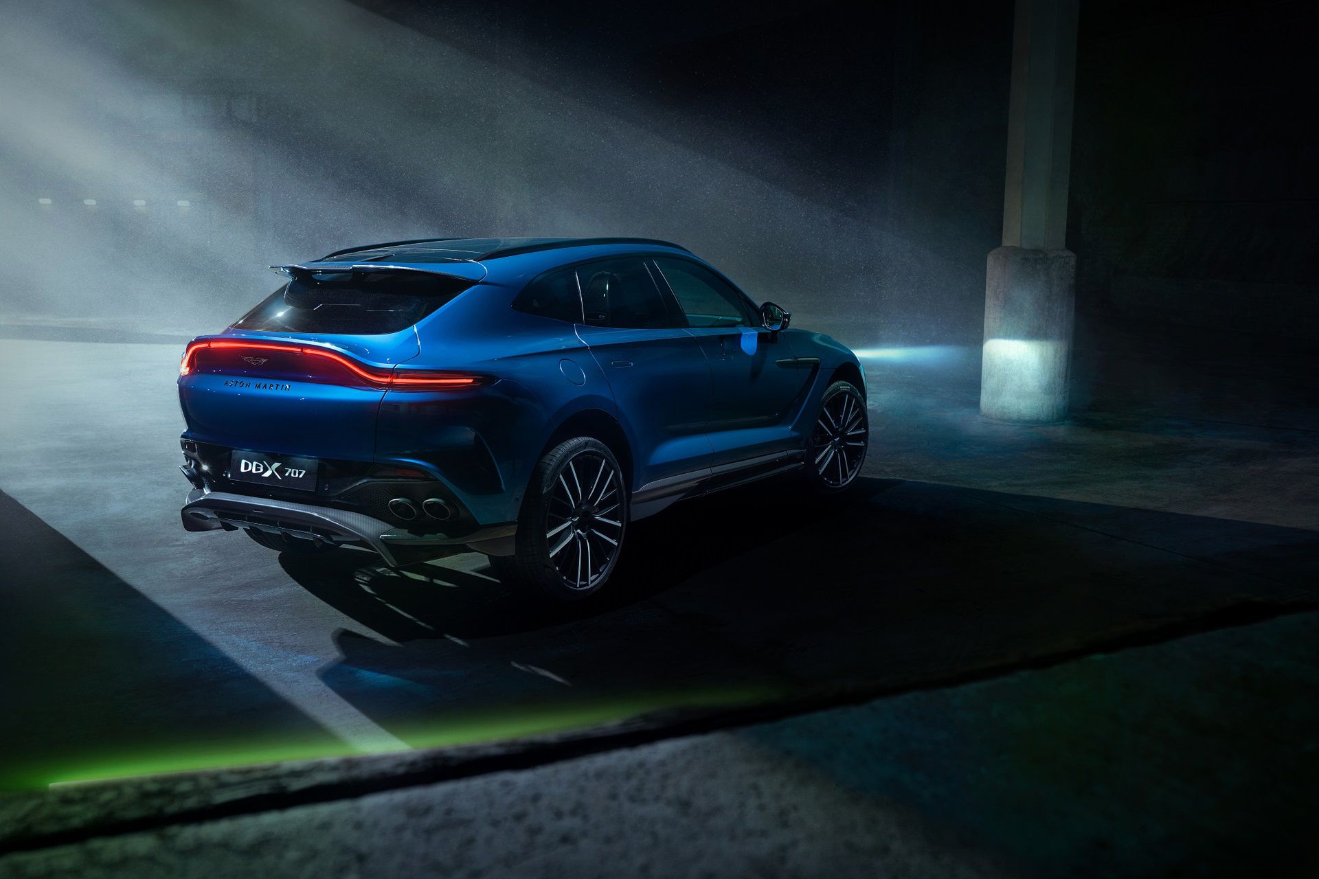 Aston Martin DBX707 (2022)